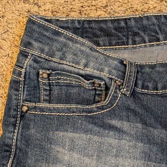 ZCO JEANS Premium Jean Shorts Embellished Angel Wing Pockets SZ13 - Picture 3 of 11